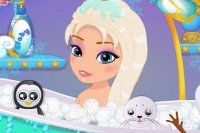 Baby Elsa im Bad Baby Elsa im Bad